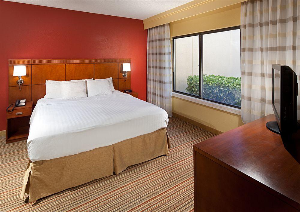 Courtyard By Marriott Orlando Airport Hotel Kültér fotó