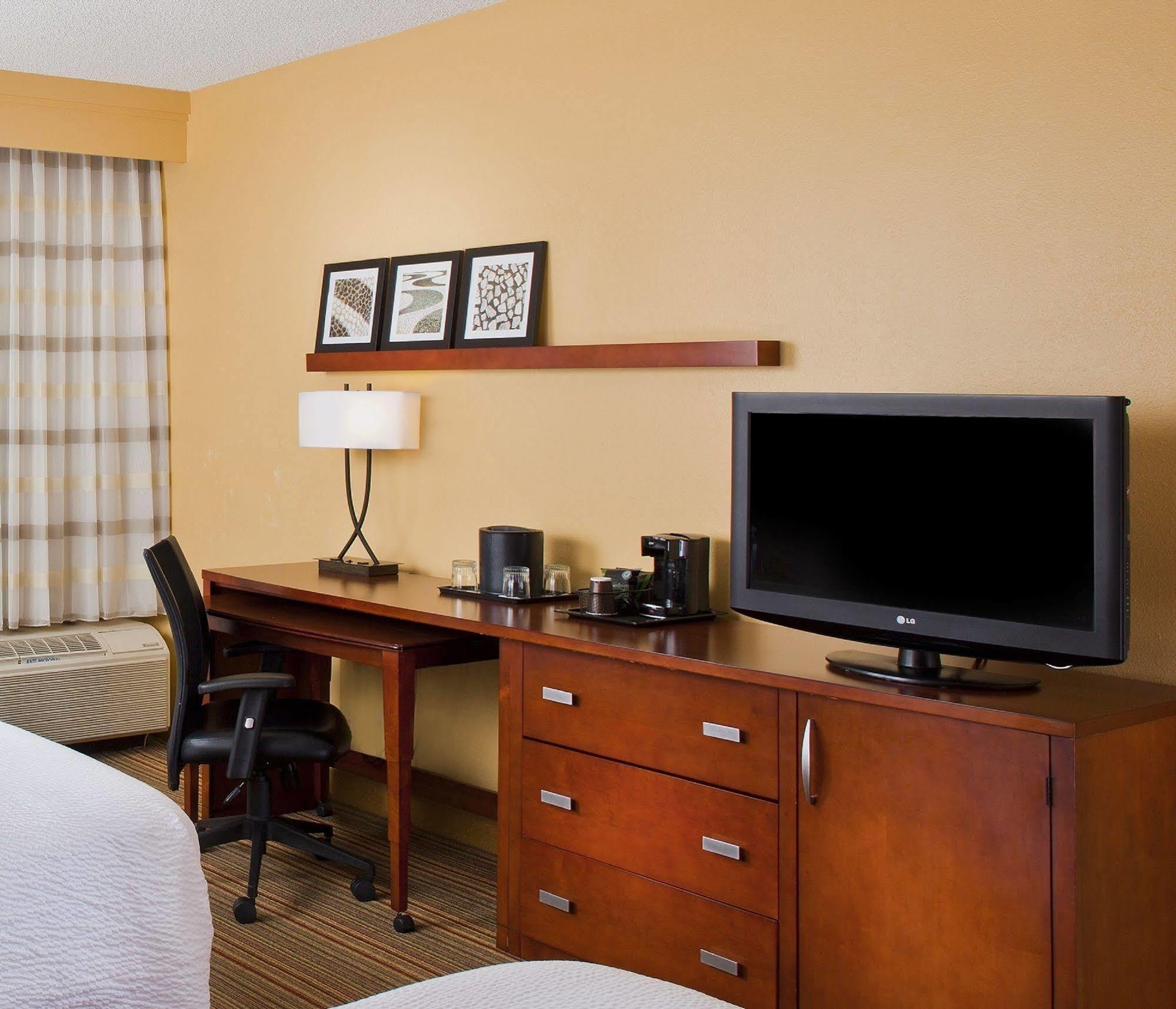 Courtyard By Marriott Orlando Airport Hotel Kültér fotó